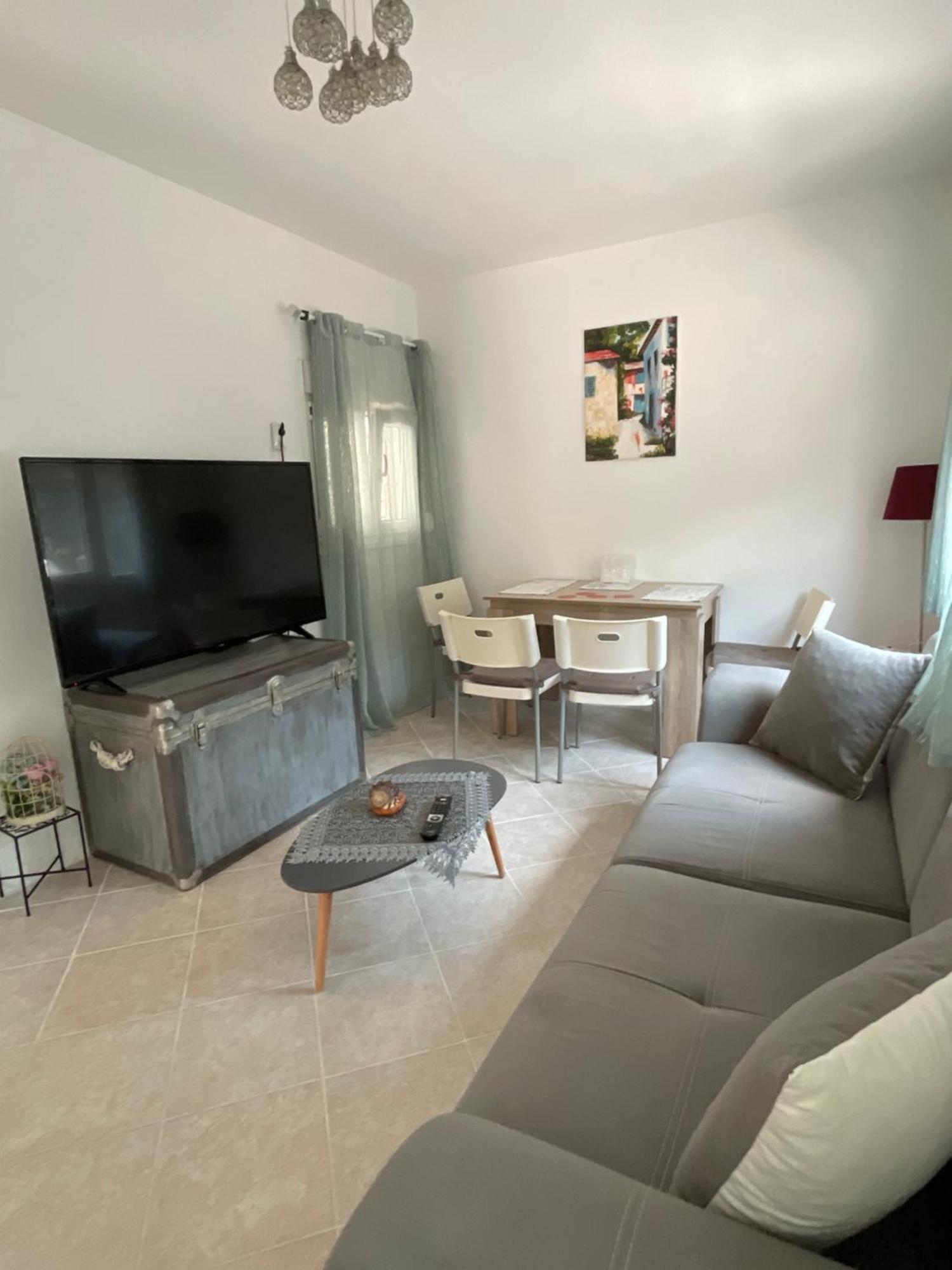 Comfy Myrvalis Apartment أغيا ترياس المظهر الخارجي الصورة